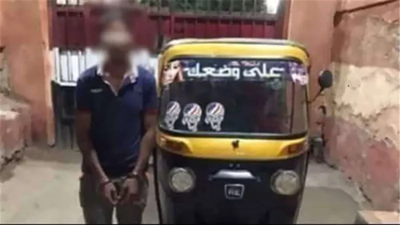 سائق توك توك  يشعل النار بزميله بسبب الخلاف على أولوية تحميل الركاب بالعمرانية