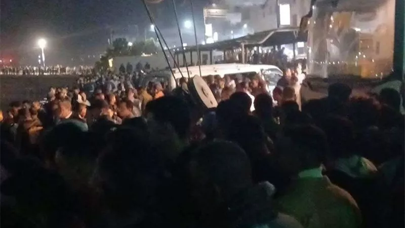 انتشال سيارة ميكروباص سقطت في الترعة الإبراهيمية بأسيوط وعلى متنها الركاب