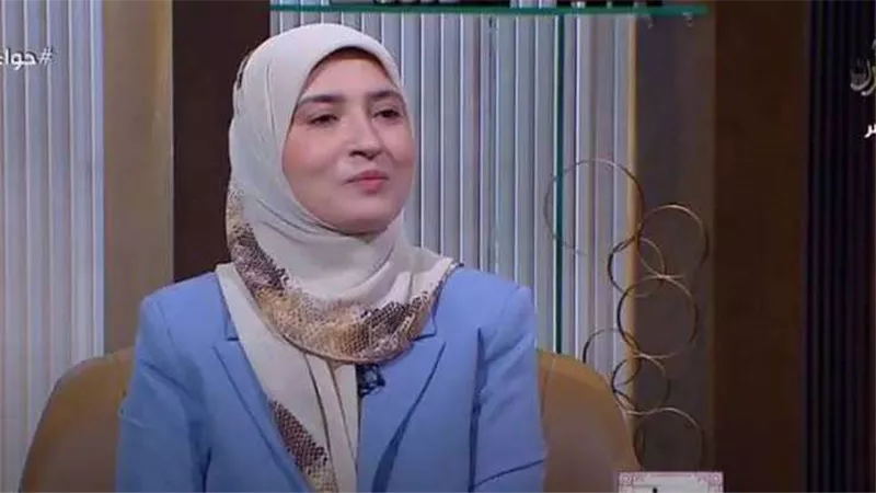 الإفتاء توضح حكم صلاة المرأة في الأماكن العامة