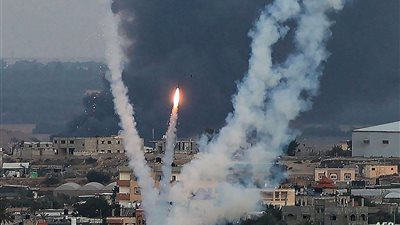 مجزرة النصيرات.. غارة إسرائيلية تقتل 30 فلسطينياً بينهم أطفال ونساء