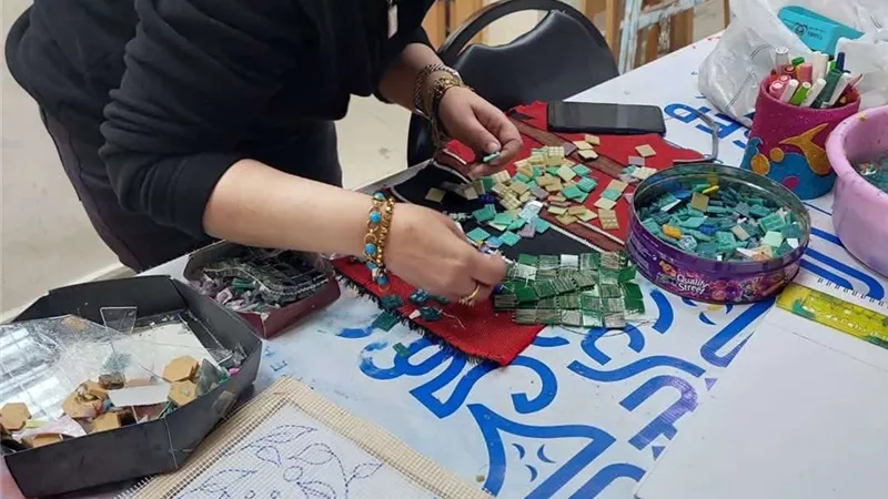 فن الموزاييك.. ورشة عمل بقصر ثقافة الأنفوشي بالإسكندرية