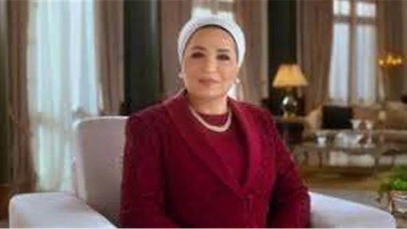 انتصار السيسي تزور قاعة ميراني للاطلاع على الحرف التراثية التي تعكس أصالة وإبداع الشعب العماني