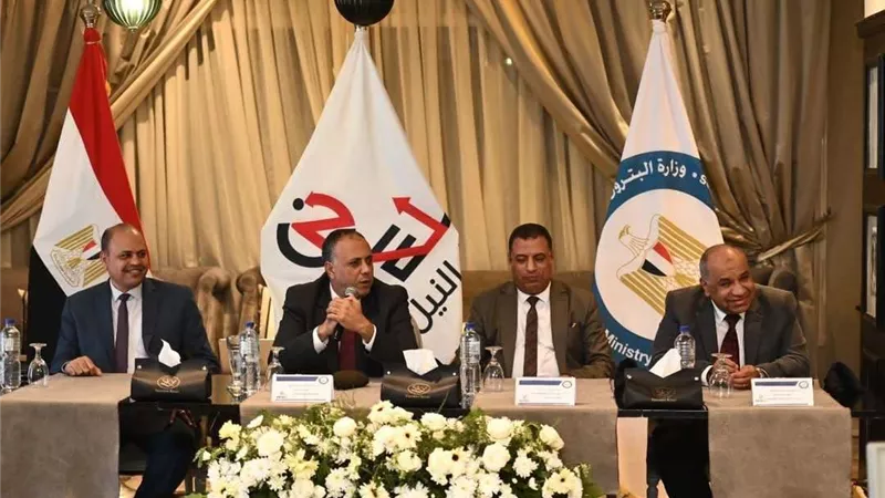 8 إنجازات لشركة النيل للبترول.. أبرزها إنشاء محطتين للطائرات بأسيوط والعلمين