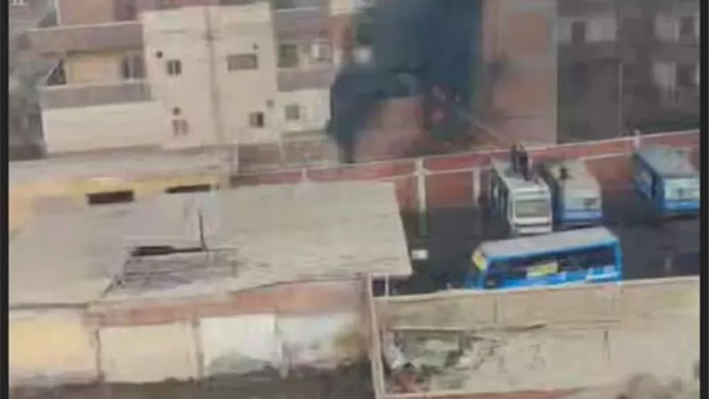 نشوب حريق هائل داخل عقار سكني في شبين الكوم بالمنوفية