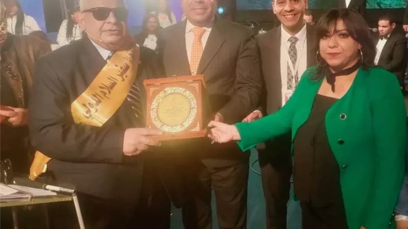 تكفيك نعمتى مصر تكرم باسل عادل رئيس حزب الوعي