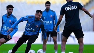 التعادل السلبي يهيمن على مجريات الشوط الأول من مباراة الزمالك ضد المصري