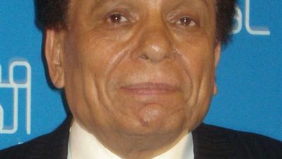 هل سيعود عادل إمام إلى الشاشة مجددًا ..نجل الزعيم يحسم الجدل