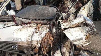 مصرع شخص وإصابة 9 آخرين في حادث تصادم ميكروباص بسيارة ربع نقل بأسيوط