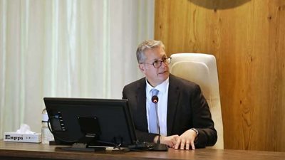 وزير البترول يجتمع مع قيادات الشركة الهندسية للصناعات البترولية والكيماوية 
