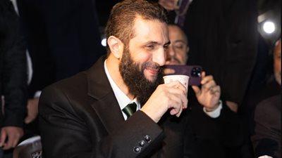 اندماج الفصائل المعارضة في وزارة الدفاع .. الجولاني يقود مرحلة جديدة في سوريا