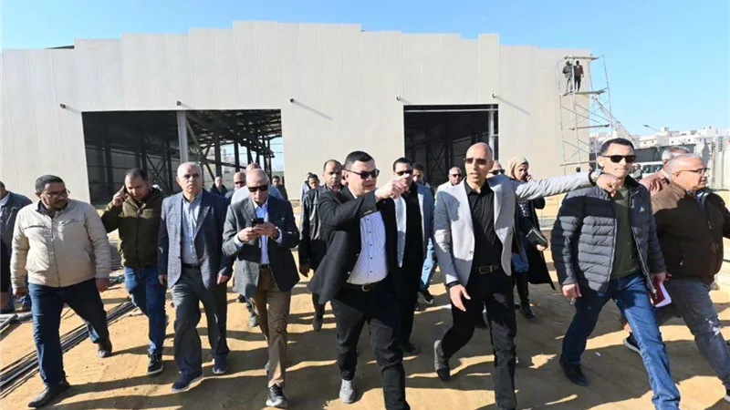 الشربيني يتفقد أعمال تطوير الطريق بمنطقة الأندلس بالقاهرة الجديدة
