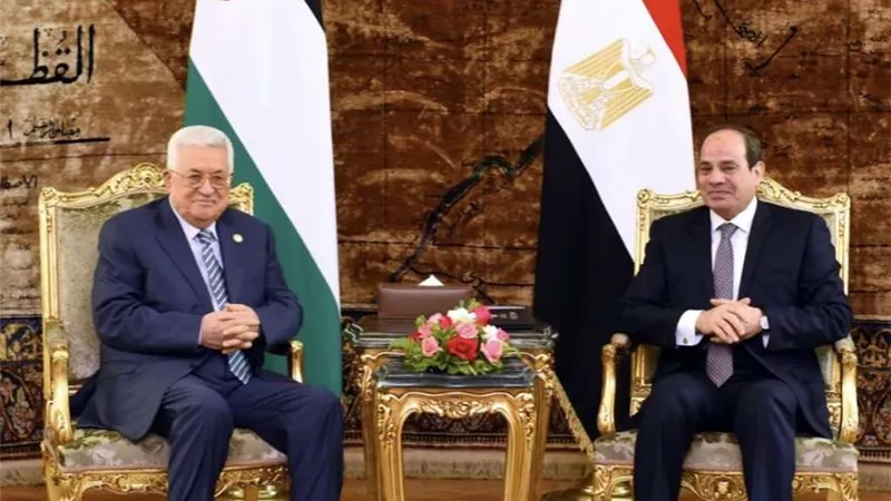 محمود عباس يشيد بالجهود المصرية لوقف إطلاق النار بقطاع غزة