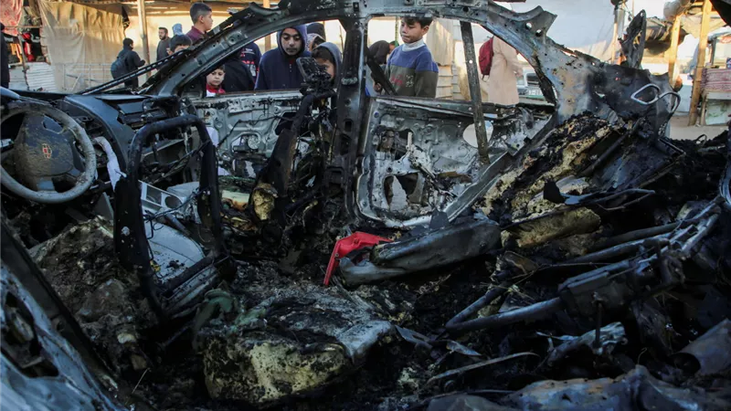 غارات جوية إسرائيلية تقتل 20 شخصًا في غزة خلال الليل