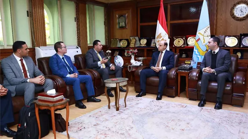 لبحث تطوير التحول الرقمي.. وفد من وزارة الاتصالات في زيارة لمحافظة كفر الشيخ