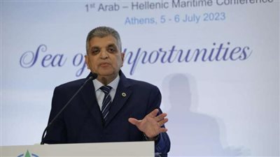 الفريق أسامة ربيع: تعميق قناة السويس إلى 27 متر