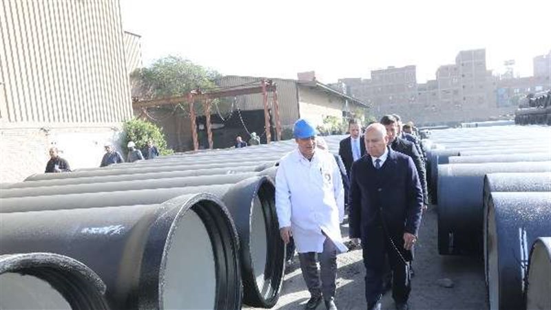 وزير الصناعة يزور