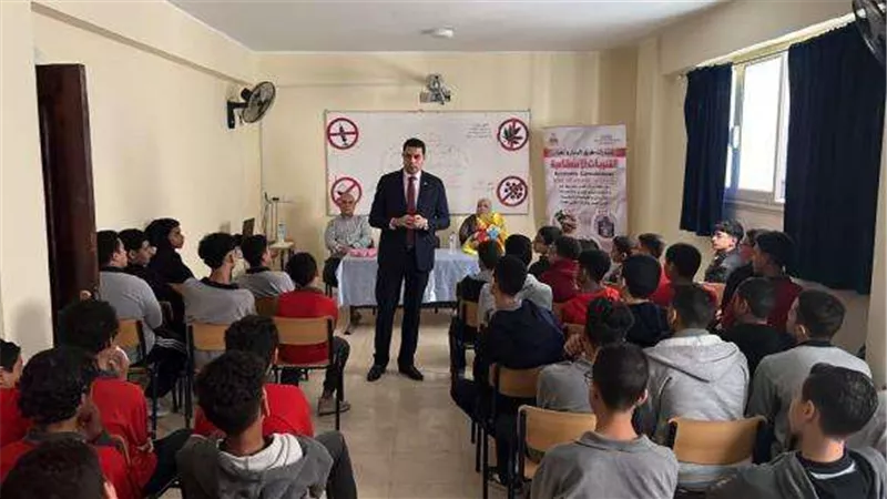 «الداخلية» تعقد لقاءات لتوعية طلاب المدارس والجامعات بمخاطر الإدمان