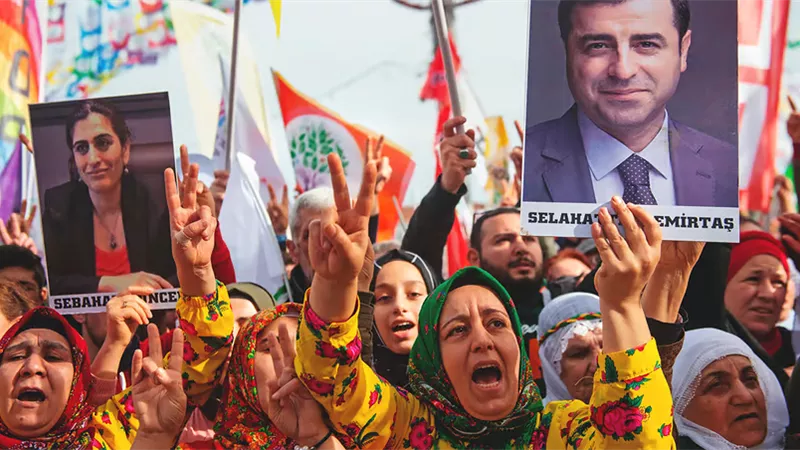 وفد حزب مؤيد للأكراد يلتقي بأوجلان بعد غياب دام 10 سنوات
