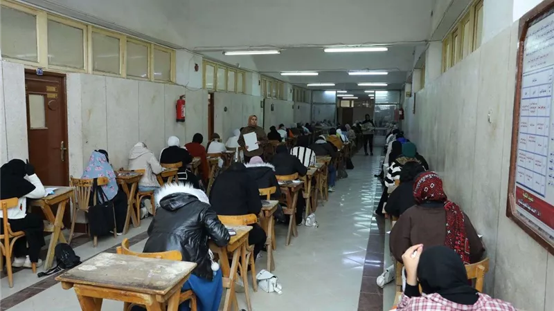 رئيس جامعة الزقازيق يشدد على تهيئة المناخ المناسب للطلاب خلال الامتحانات