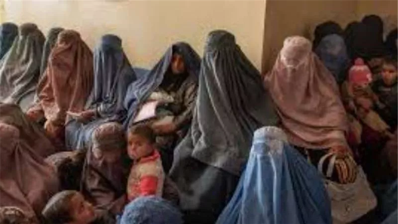طالبان تُصدر قرارًا جديدًا لحجب أماكن تواجد النساء داخل المنازل