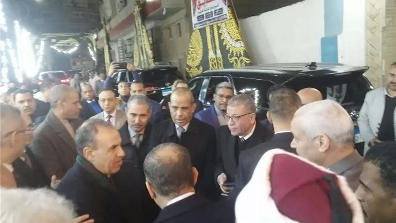بمسقط رأسه بأسيوط.. وزير الخارجية يتلقى العزاء فى وفاة شقيقه