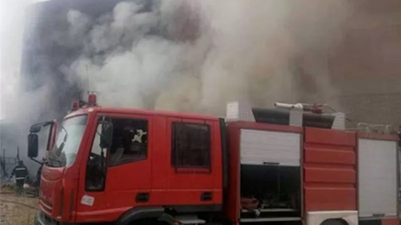 حريق هائل يلتهم مخزن خردة ومواد بلاستيكية بالمحلة الكبرى.. جهود مكثفة للسيطرة على النيران