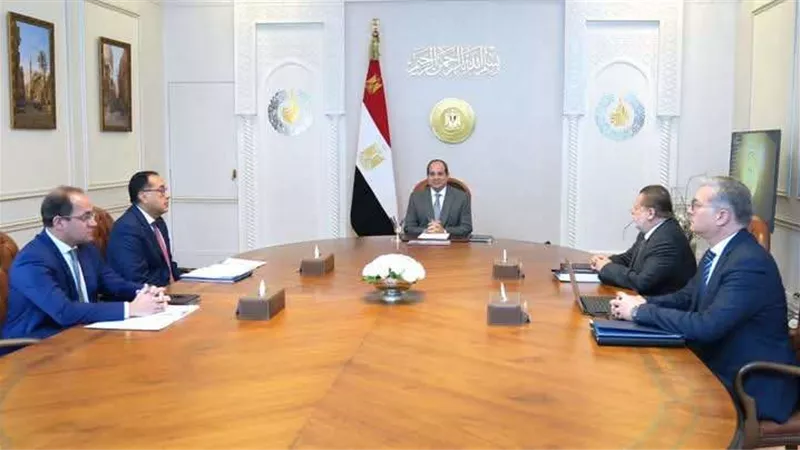 الرئيس السيسي يجتمع مع مدبولي ووزير البترول لتلبية احتياجات الدولة من المنتجات البترولية