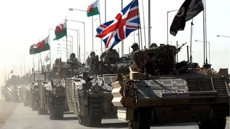 الحكومة البريطانية: نشر آلاف القوات العسكرية في أوروبا