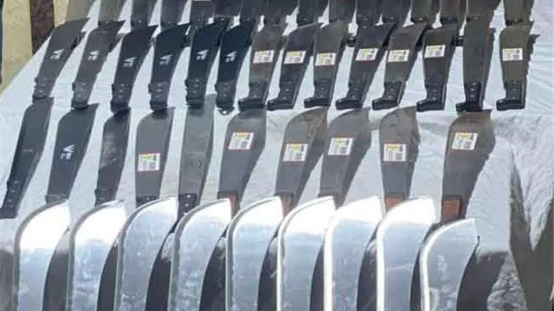 سقوط تاجر حوَّل محل وكرا لتجارة الأسلحة البيضاء فى الخفاء بالبحيرة