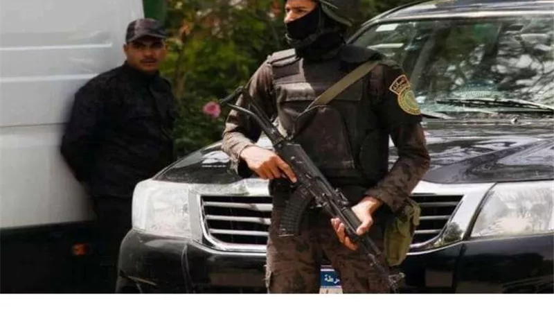 ضبط صاحب محل  يتاجر في الأسلحة البيضاء بالبحيرة