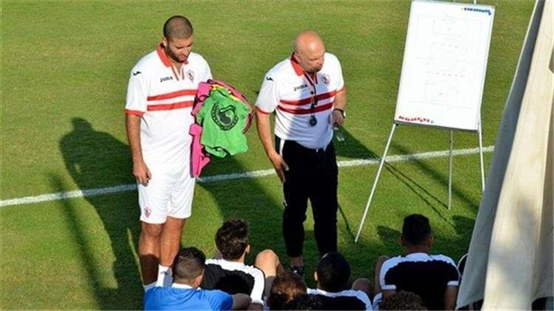 جروس يجتمع باللاعبين