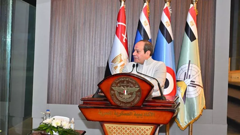 السيسي خلال تفقده الأكاديمية العسكرية: أشرف مهمة ينفذها الإنسان حماية وطنه وعرضه