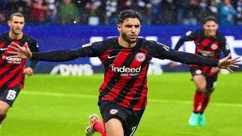 «مرموش» يقود التشكيل المتوقع لآينتراخت فرانكفورت أمام سانت باولي