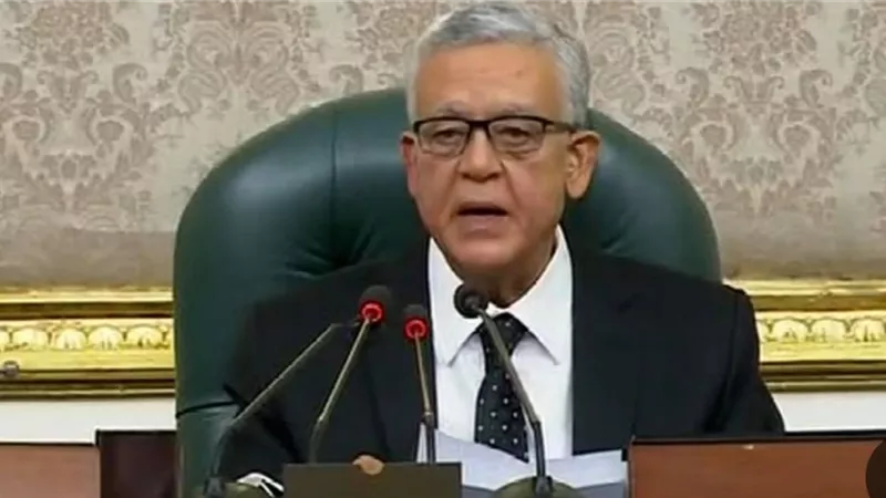 مجلس النواب يمنح النيابة العامة سلطة إصدار الأوامر  بمراقبة حسابات السوشيال ميديا والمحمول