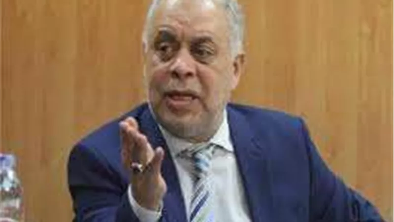 أول تعليق لأشرف زكي بشأن إساءة عمر متولي وأحمد فتحي لشكري سرحان