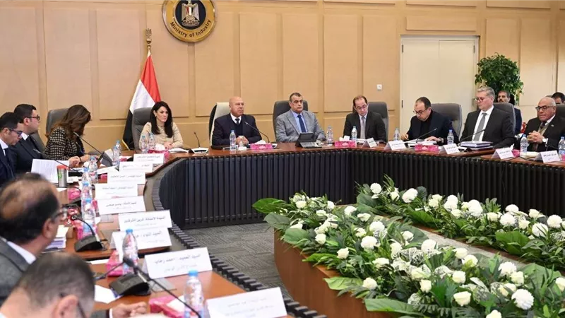 بين التفائل وترتيب الأولويات.. تباين الآراء حول مُبادرة الـ30 مليار لدعم الصناعات المحلية