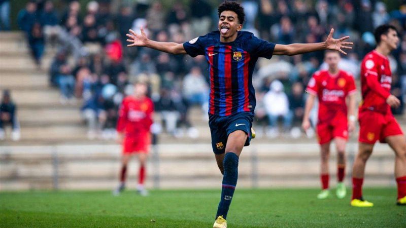  لامين يامال لاعب