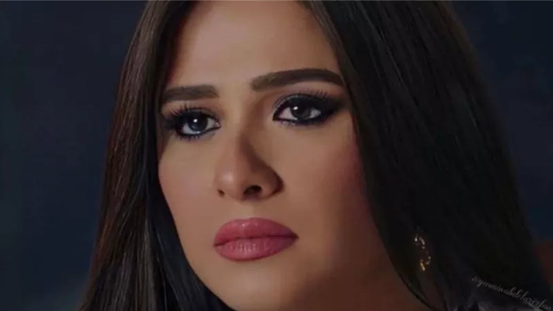 ياسمين عبدالعزيز تعيش حالة من الحزن بعد وفاة والدها