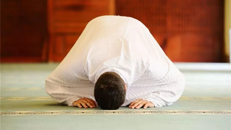 بالفيديو.. متى يمكن الجمع بين الصلوات؟.. الإفتاء توضح