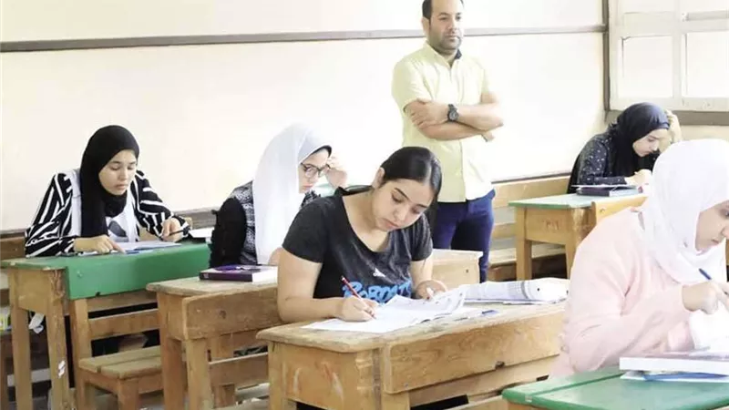 تداول أسئلة امتحانات الشهادة الإعدادية على جروبات الغش الإلكتروني ومديريات التعليم تحذر