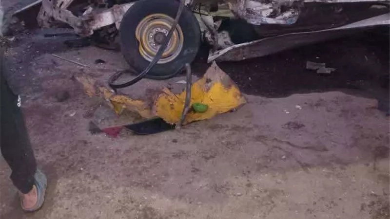 «العربيات اتعجنت».. مصرع وإصابة 10 أشخاص في حادث تصادم سيارتين ميكروباص بـشطورة