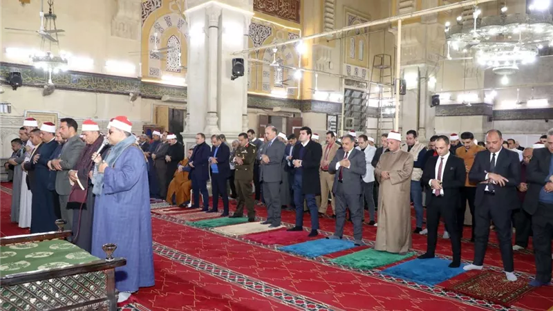محافظ الشرقية ونائب رئيس جامعة الزقازيق يشهدان احتفالية ليلة الإسراء والمعراج | صور