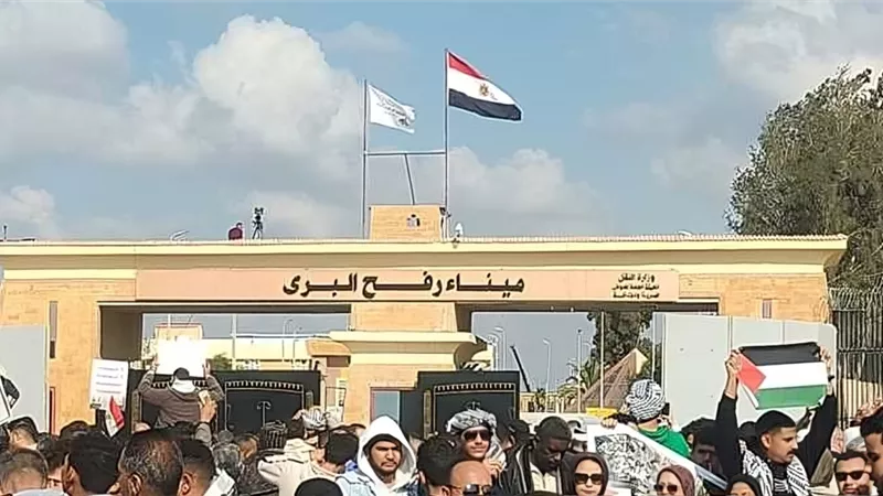 معبر رفح يستقبل عددا من المصابين الفلسطينيين اليوم الأحد