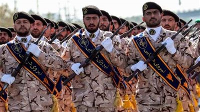 الحرس الثوري الإيراني يكشف النقاب عن أول حاملة طائرات بدون طيار