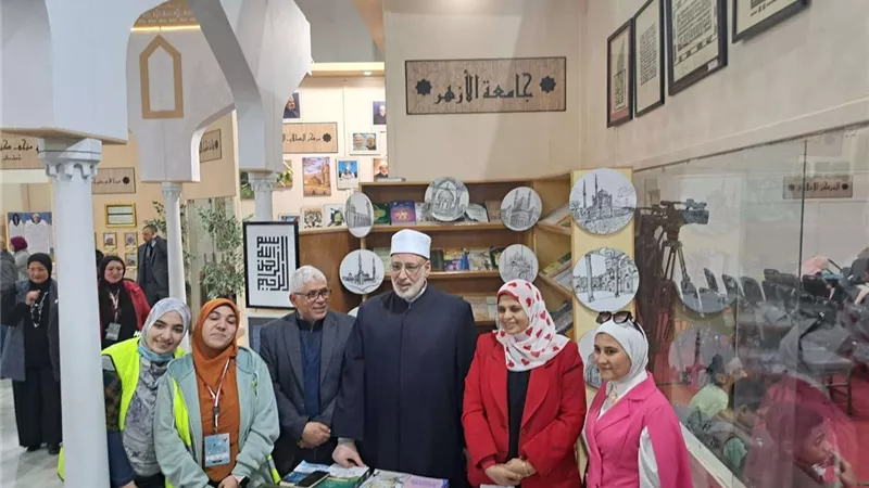 طلاب جامعة الأزهر يعبرون عن سعادتهم بزيارة معرض القاهرة الدولي للكتاب