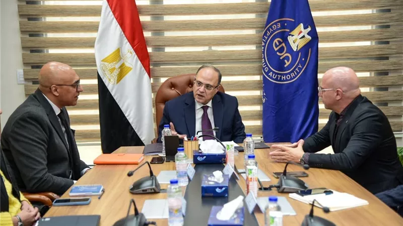 الدكتور علي الغمراوي يناقش مع ممثلي 
