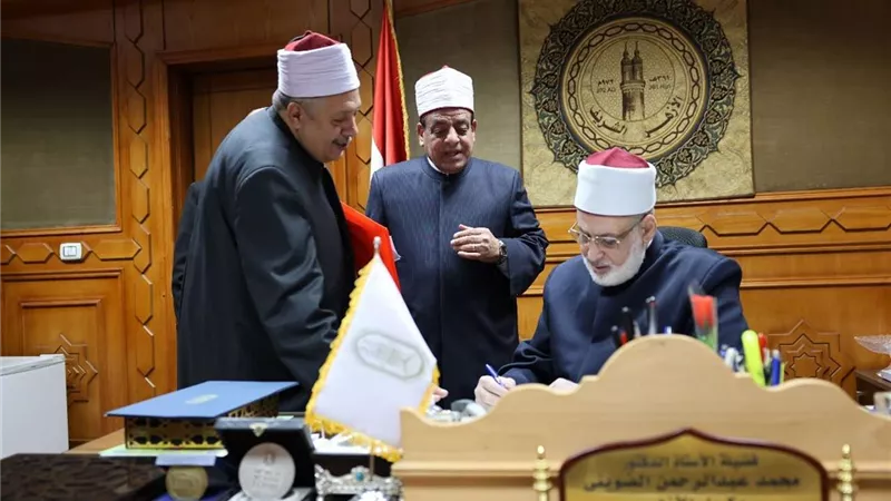 وكيل الأزهر يعتمد نتائج الشهادات الدراسية للفصل الأول وأبنائنا في الخارج