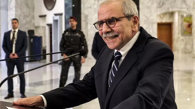 الرئيس اللبناني يوقع مرسوم قبول استقالة الحكومة وتكليف نواف سلام بالتشكيل الجديد
