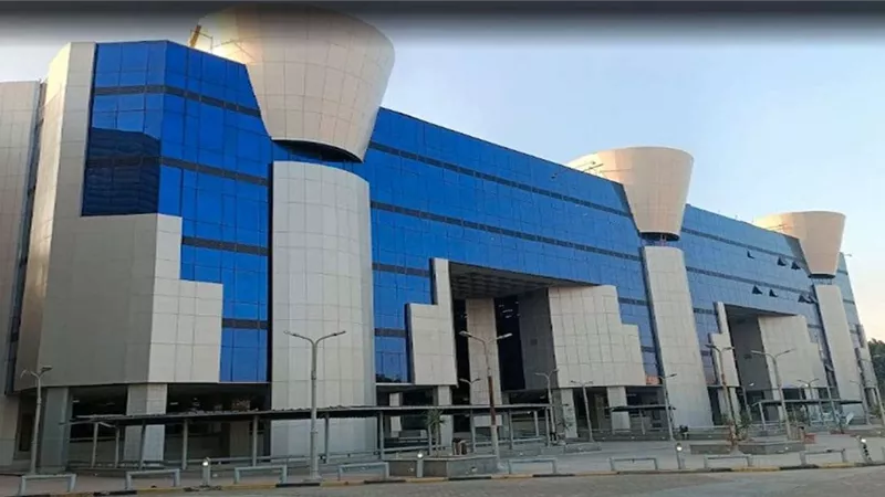 تكليف الدكتورة ريحاب عثمان بتسيير أعمال عميد كلية الصيدلة في جامعة عين شمس