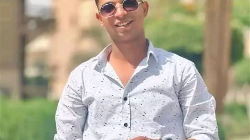 بالصور.. التصريح بدفن جثمان شاب ضحية حادث الطريق الأوسطي